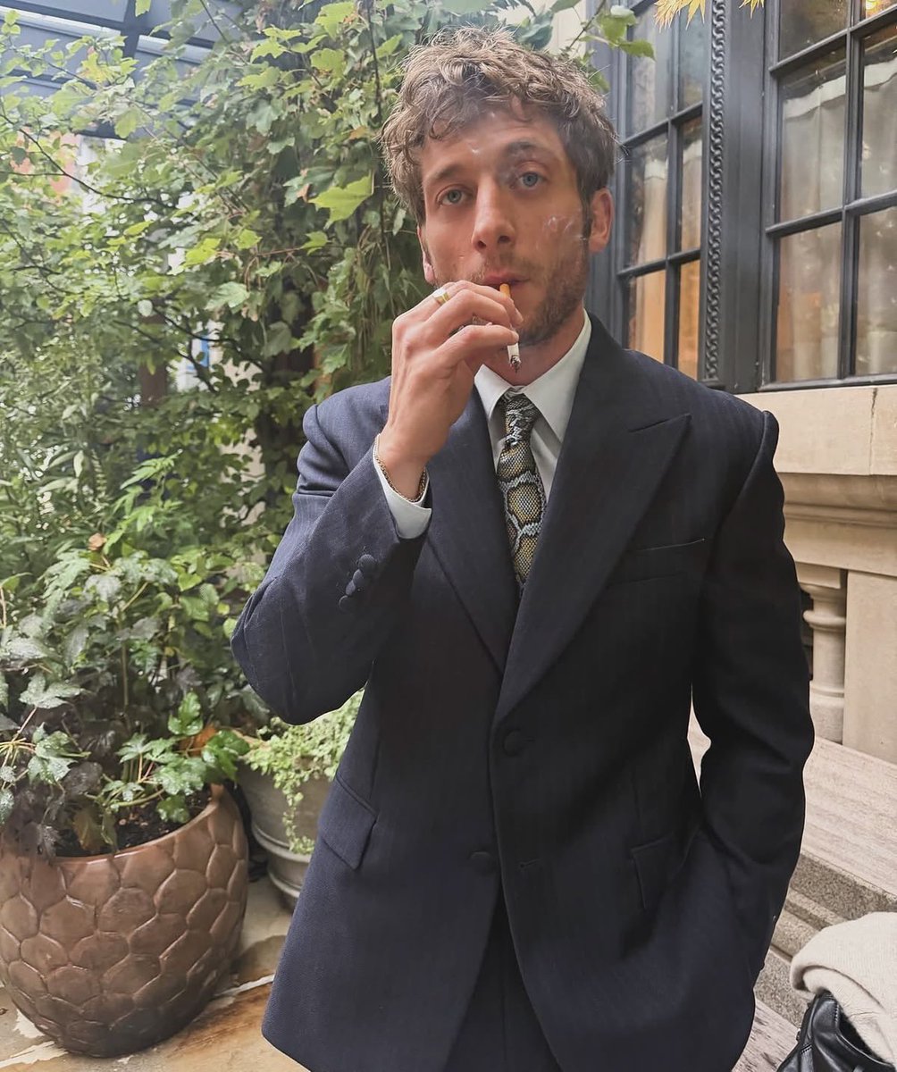 butchcarmy's tweet photo. Jeremy Allen White is PEOPLE’s Sexiest Man Alive 2026, @PageSix reports. https://t.co/55r4KdikoX