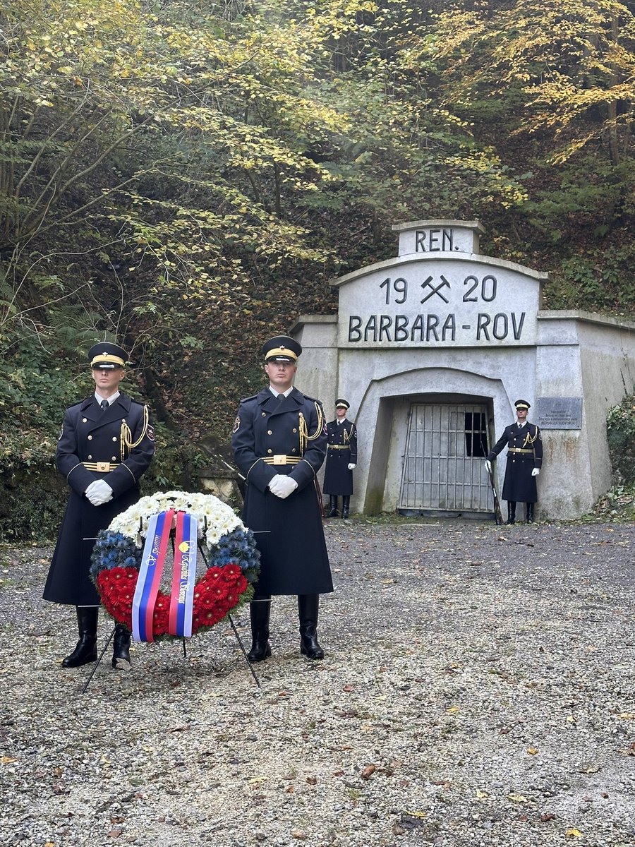 hrastelj's tweet photo. Na kraju, kjer človeka vsakič znova spreleti srh. V spomin in opomin. 🙏🏼🕯️ https://t.co/Bi1lm70Xtq