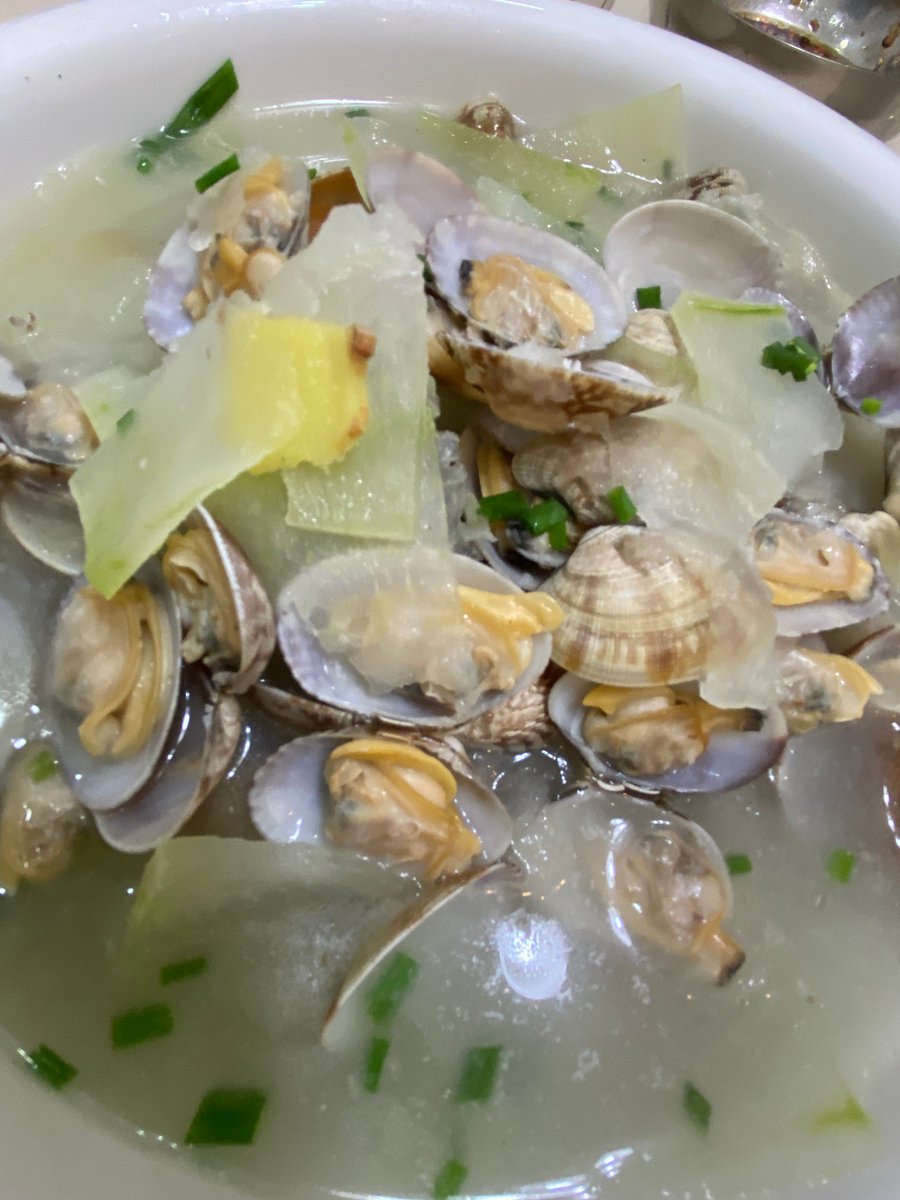 c_xxx_ry's tweet photo. [今日のカフェで偶然見つけた珍しい料理！惭韭を使った炒め物、邓さんがオススメすると聞いて早速注文したら、香りも旨みも最高で大満足！新発見の美味しさに少し誇らしい気持ちになった]， https://t.co/rRgrxCEhNm