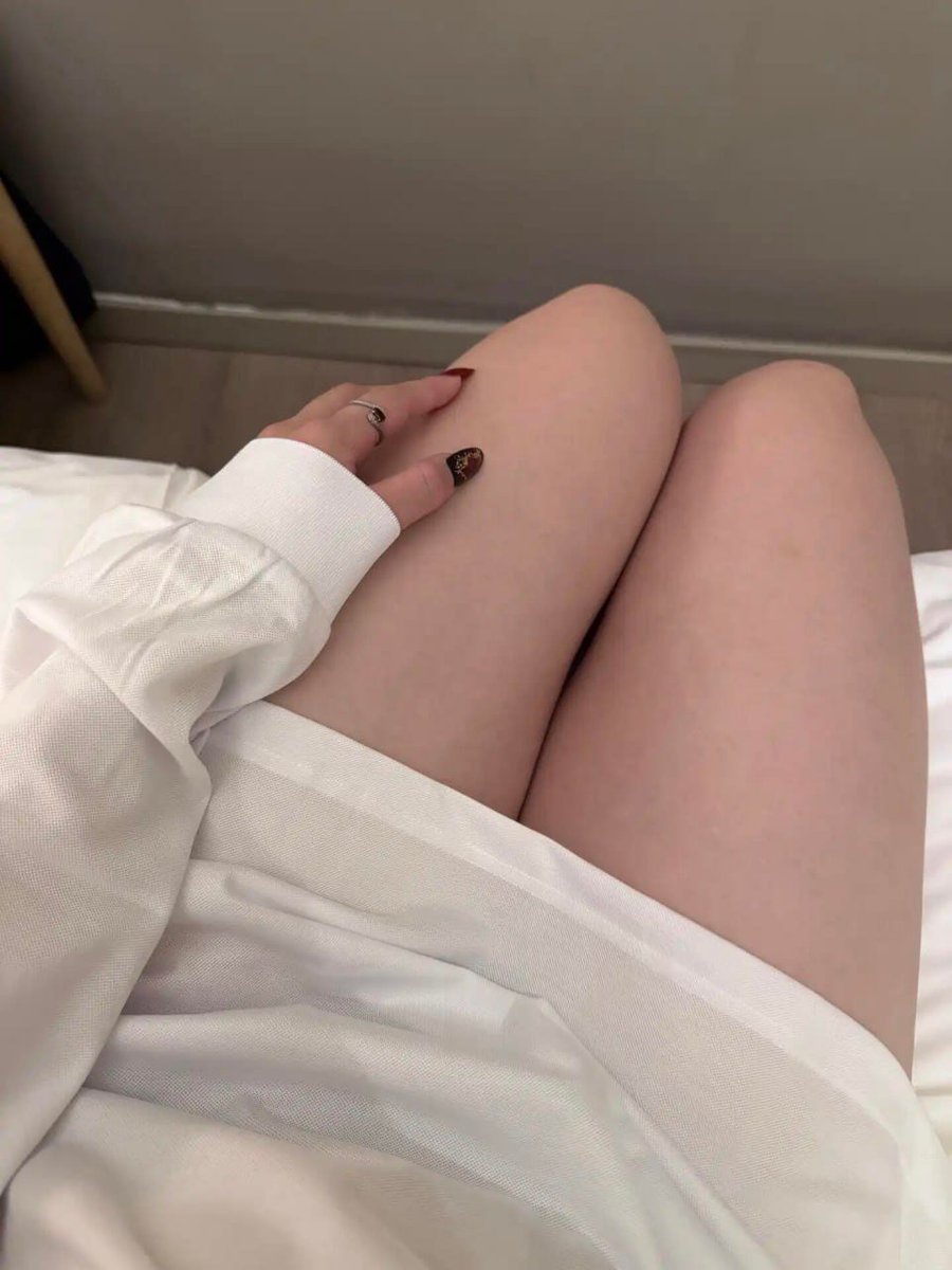 tracy49vz1's tweet photo. 本人90后已婚，在职大学辅导员 

���下生活太平淡，就想跟着大学生们一样出来看看有没有合适的成熟稳重的朋友

刚学会翻墙，可以聊聊认识一下，肯定会有不一样的故事呢 https://t.co/ae4x1KgCw6