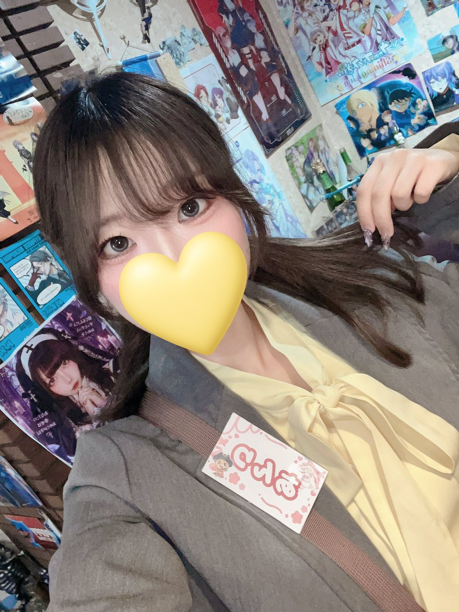 anri_mofru's tweet photo. ログイン🙌
りんなの㌠と一緒です❣️

あ、そういや髪切った。

#もふる北天神 #アニソンバー #コンカフェ #アニソンバーもふる #もふる https://t.co/2jBBhfkY91