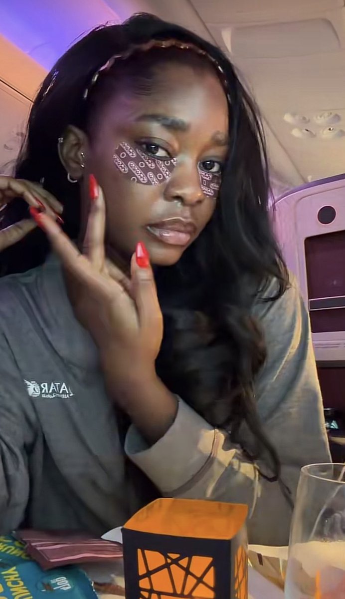 bee4bellaa's tweet photo. Dede? That voiceover is for what exactly?😭😂

#DedeXDeesTravelsAndTours
#DedeInDoha

https://t.co/wulgWvs6W0 https://t.co/uha6fMXAK4