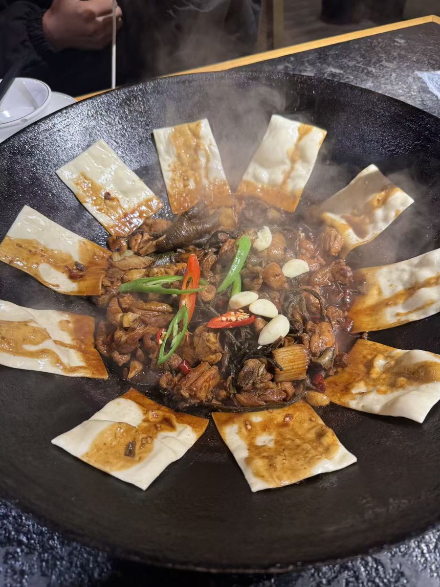 Annz60bp's tweet photo. 晚上好 我吃东北铁锅炖😋 https://t.co/mh0crWdelL