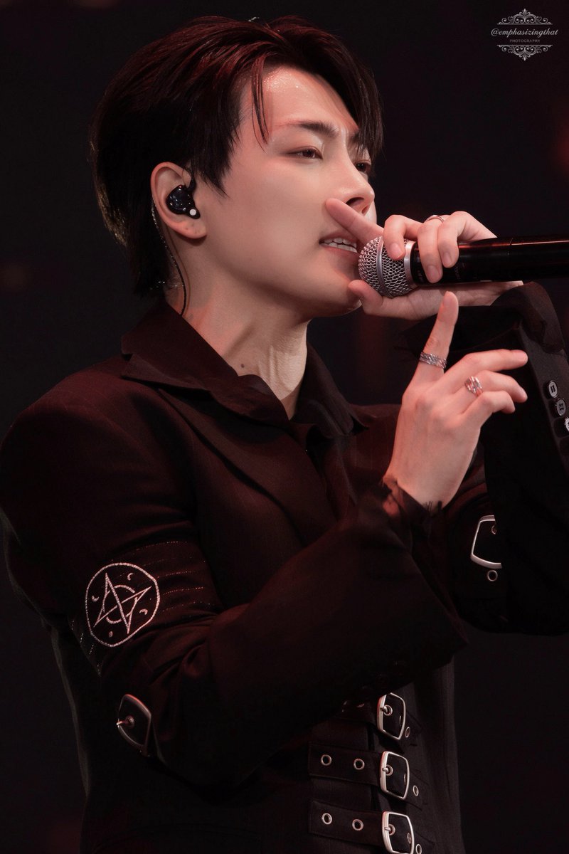 emphasizingthat's tweet photo. 261025 MUSIC EXPO

Unstoppable

#ATEEZ #에이티즈 #HONGJOONG #홍중 https://t.co/3uBIP2PMDK