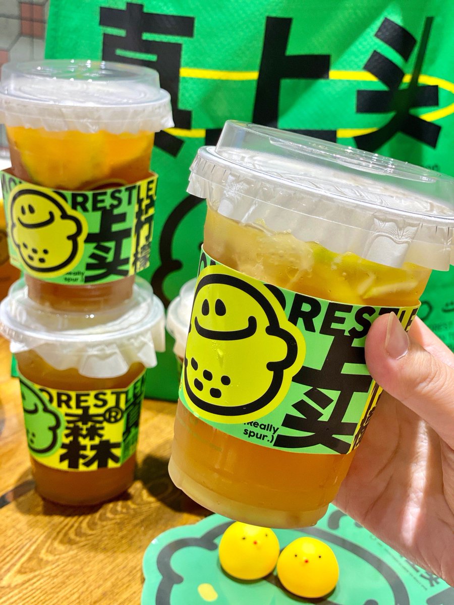 ruruEty's tweet photo. [飼った鶏の飼耙で、レモンをガッと掴む。今日の朝ごはんは特製レモンたれだ！] https://t.co/OXcga43Pm9