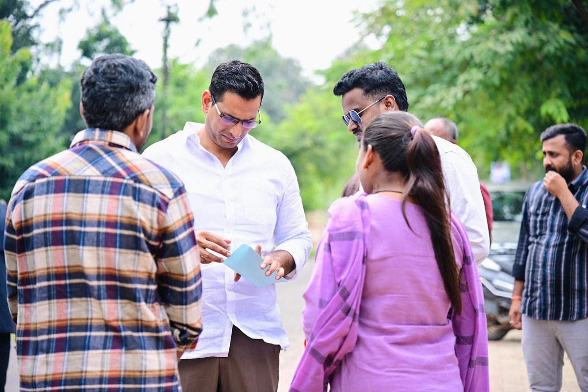 Devendra_1925's tweet photo. आज भिलाई सेक्टर-5 निवास कार्यालय पर क्षेत्रवासियों से आत्मीय मुलाकात एवं संवाद। https://t.co/EhKdqd0y0l