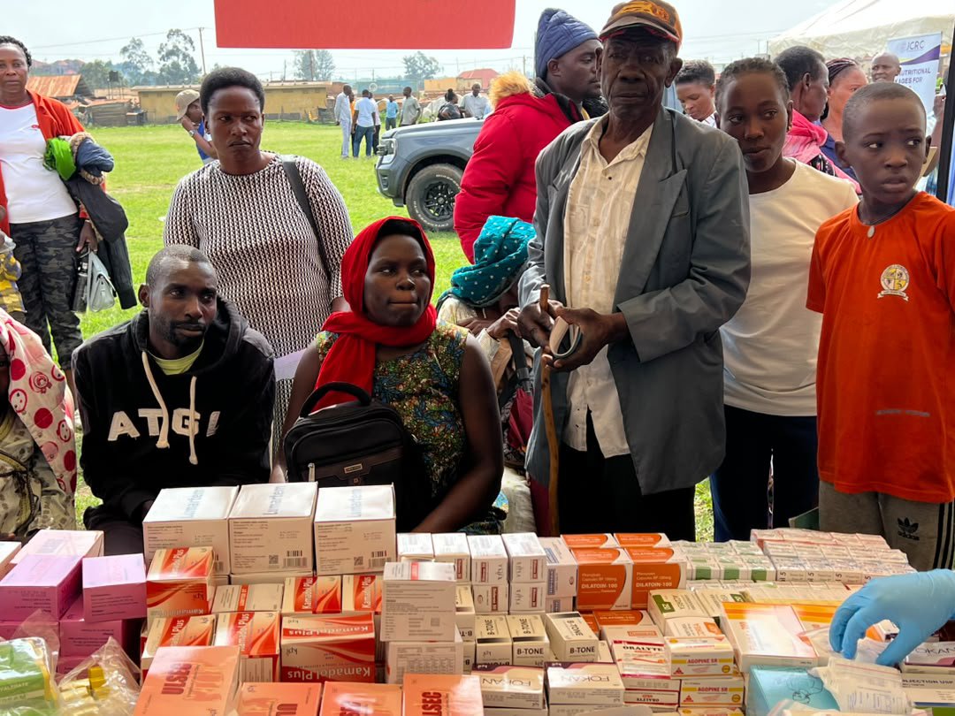 KlaSpringers's tweet photo. ACTION IN KABWOHE! 

Triage, consultation, lab, dispensing ,our medics, Rotarians &amp; Rotaractors gave it all on 24th Oct!

 Hundreds served, lives touched.

Thank you Kabwohe for trusting us! #RotaryEyamba #KlaSpringers https://t.co/UZdCTw7UIM