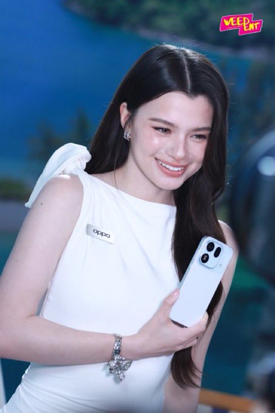 Freenbeck33's tweet photo. SCREAM: BECKY, WE LOVE YOU! 

REBECCA OPPO FIND X10
#OPPOFindX10SeriesTHxBecky https://t.co/xnTvbKvCEo