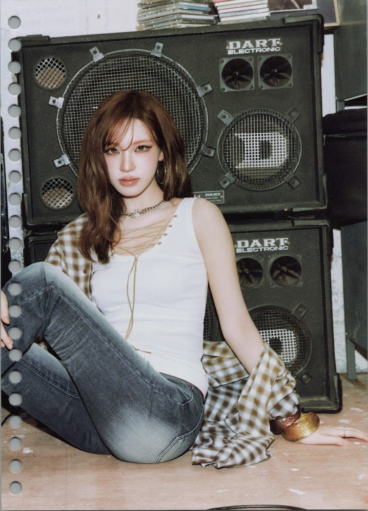 ivepics_'s tweet photo. [ALBUM SCAN] #LIZ LOOKS CAN KILL LOVED IVE ver.

© mnl96029017 https://t.co/P9OXHtrBIw