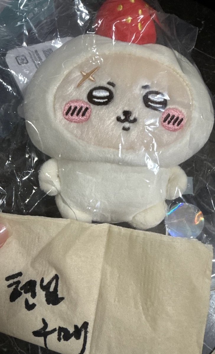 h_yeon051's tweet photo. 네 샀어요 정선이 ꒰◍ˊ◡ˋ꒱  
기분은 조은데.. 지갑은 욕을 하네여...
14로 구매하엿어요 배송오면 후기 남길게요‼️ https://t.co/BA5DuVRg7N