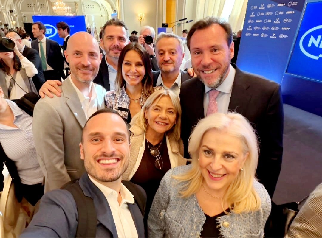 logan4105's tweet photo. Ayer, en el desayuno informativo de @oscar_puente_ volvió a demostrar que conoce el Ministerio de Transportes de arriba abajo. Dominio de los temas, claridad en las ideas y respuestas sin rodeos. ¡Da gusto escuchar a quien sabe de lo que habla!🌹 https://t.co/e4UasgCgsO