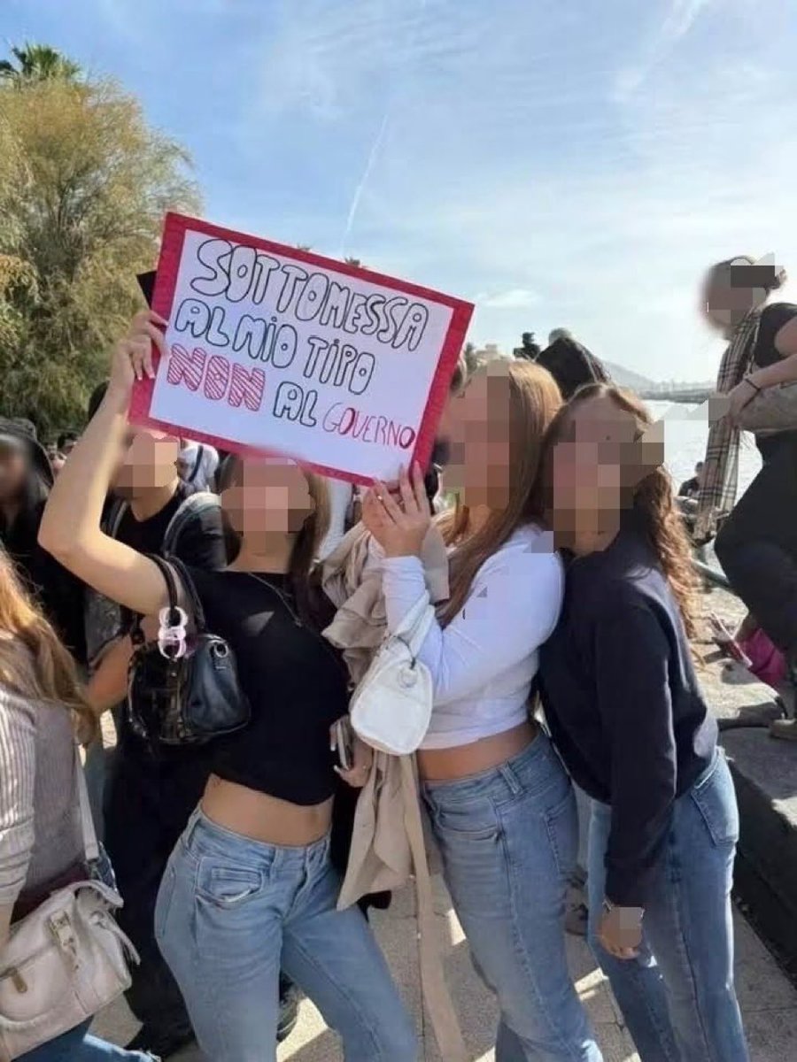 DonnaIsabellaa's tweet photo. Anni e anni di lotta contro il patriarcato; ed eccole qui, in purezza!⬇️⬇️⬇️😌 https://t.co/6YIAhDD8Y2