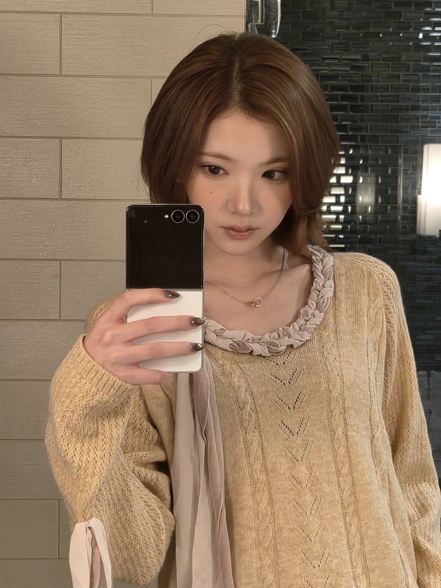 Jjjuu0907a's tweet photo. 존나 여친 기다리면서 찍어서 보내준거 같으네 https://t.co/FbqLEHGhiB