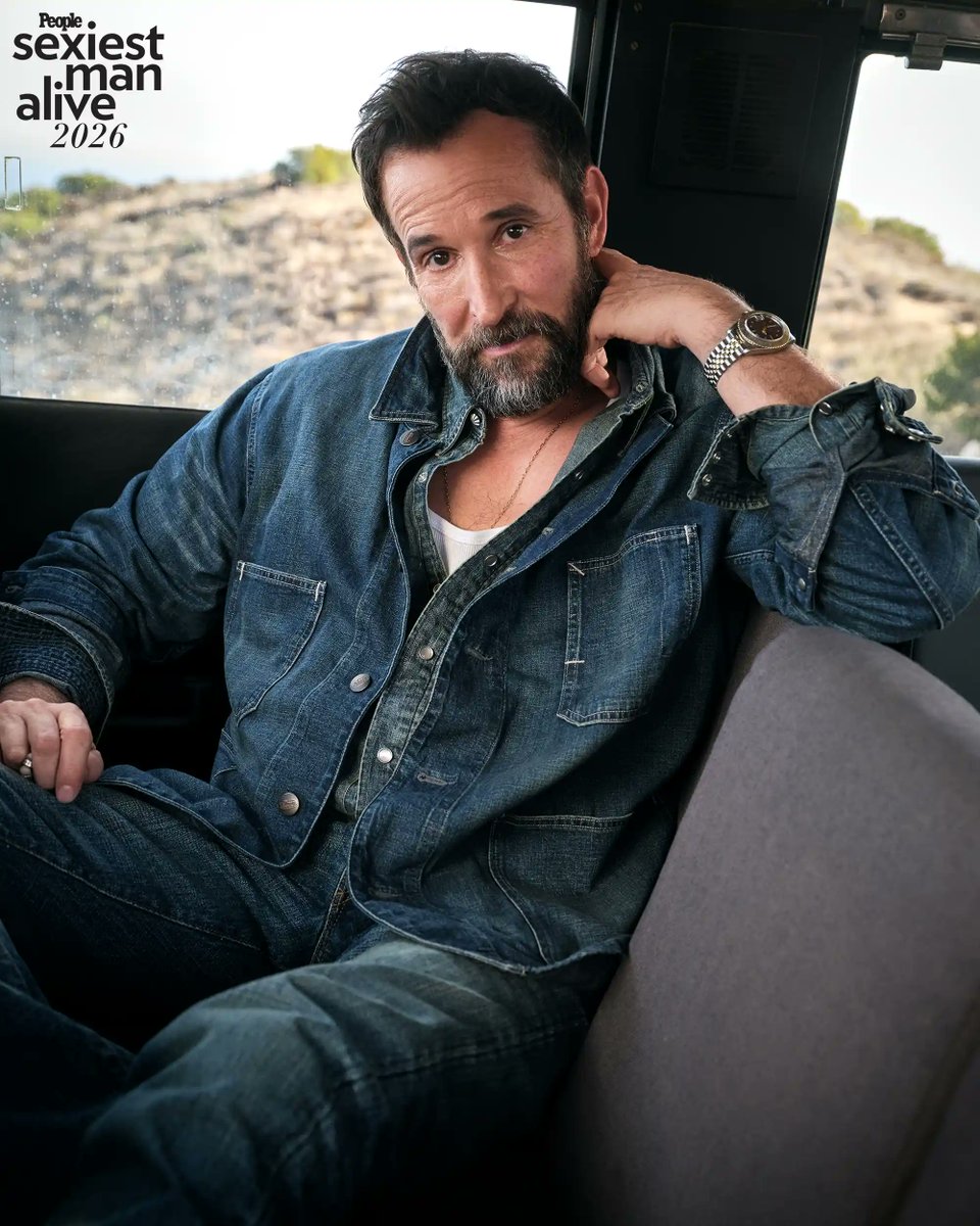 CINEMA505's tweet photo. Noah Wyle foi eleito o homem mais sexy do mundo em 2026 pela People. https://t.co/o9NOlgs158