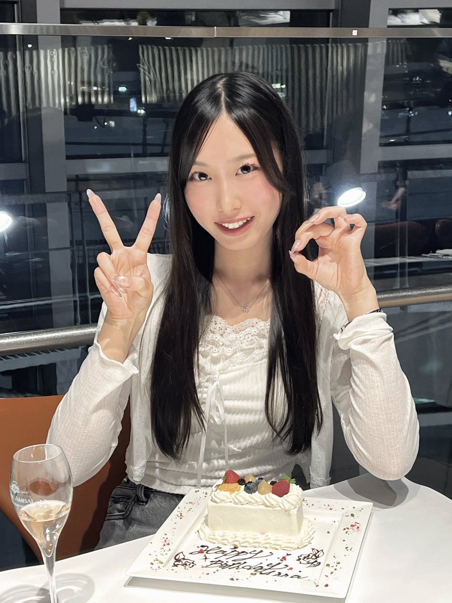ziaangelanna's tweet photo. 今日で20歳になりました✩.*˚
いつも応援ありがとう♩ https://t.co/oNDg2gxVRy