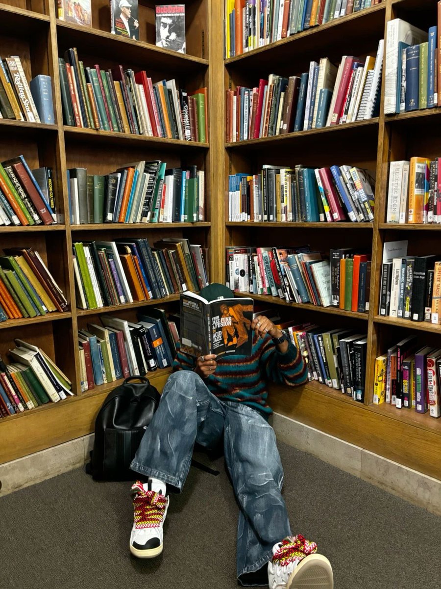 kwasieshun142's tweet photo. Stepping out to read books🤭❤️ https://t.co/fTDC6KIvvk