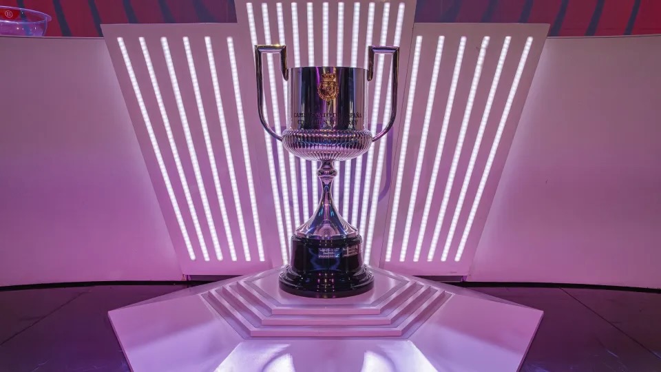 futgal's tweet photo. 🚀 𝑨𝒓𝒓𝒊𝒏𝒄𝒂 𝒐 𝒕𝒐𝒓𝒏𝒆𝒐 𝒅𝒐 𝑲𝑶

Desde o martes ata o xoves disputarase a primeira eliminatoria da Copa do Rei Mapfre

A representación galega ascende ata os sete equipos

🔗 https://t.co/aBisKKCiii

#LaCopaMola | #CopaDelReyMapfre https://t.co/7Zi2qAgf2E