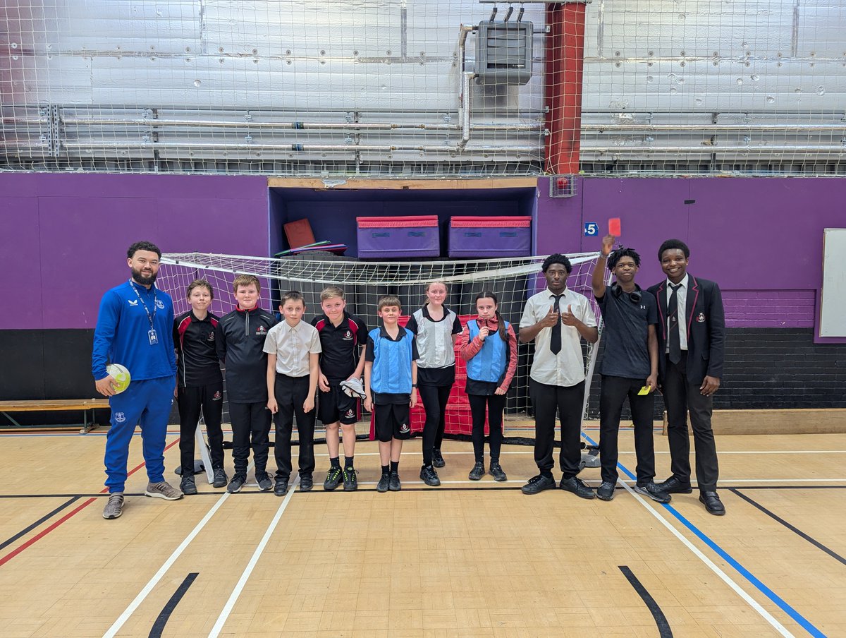 EITC's tweet photo. ‘The Duke of Edinburgh’s Award has helped me become the best version of myself and given me confidence in my future.’

🥉👏 A huge congratulations to the young people from our Interventions programme who recently achieved their @DofE Bronze Award! 

After successfully completing their expedition, participants were rewarded with a special half-time appearance on the pitch at an Everton home game. 💙

🙌 Amazing work everyone!

@MerseyPolice | #SteveMorganFoundation