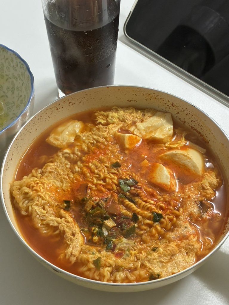 yammmy___00's tweet photo. 순두부 열라면 참을수없지 https://t.co/FEDhtBdbcO
