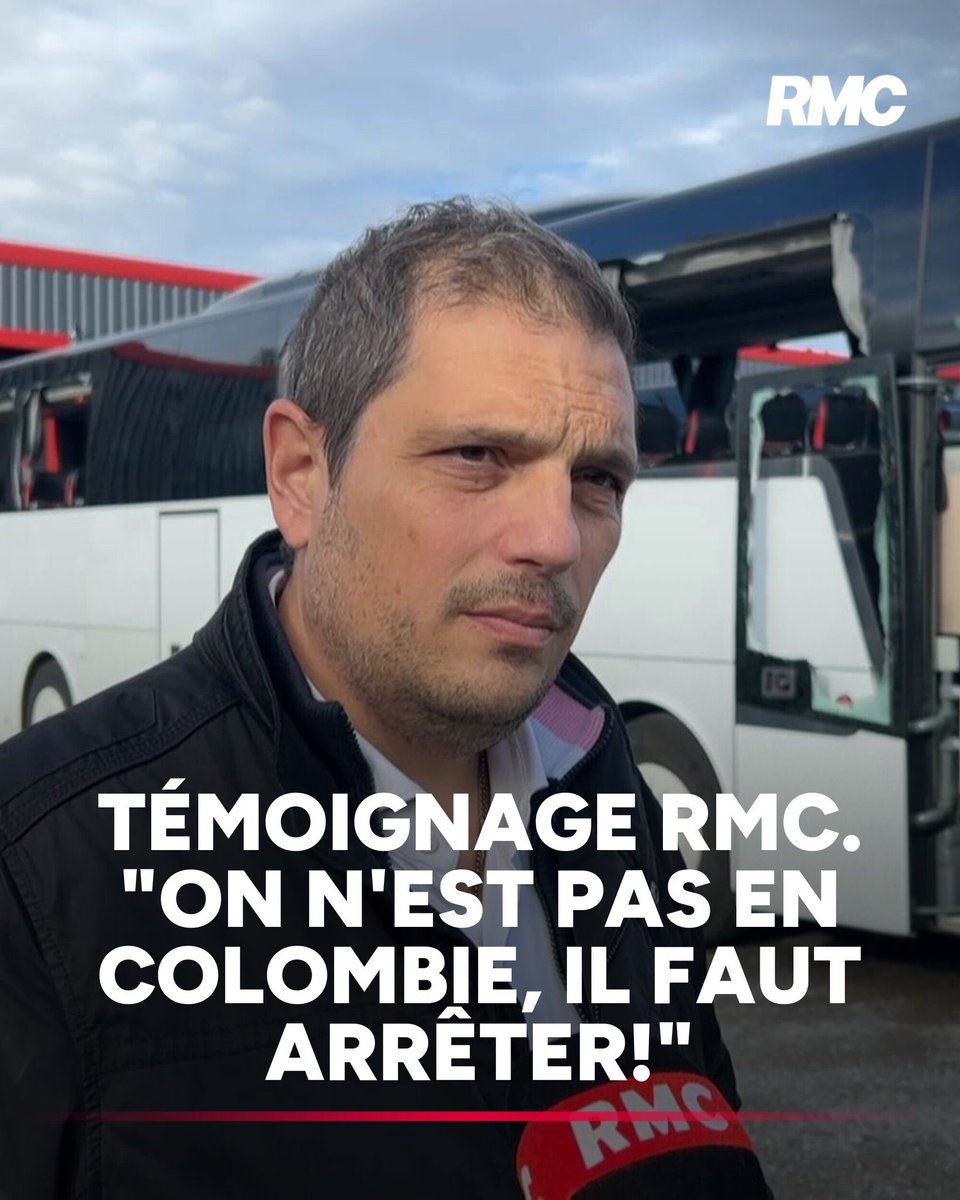 LBleuBlancRouge's tweet photo. 🔴😳 Témoignage fort du directeur de la compagnie de bus dont l’un des bus a été ATTAQUÉ par des antifas alors qu’il transportait des militants du RN se rendant au congrès du parti à Orléans : 

« Ce n’était pas un caillassage… un caillassage, c’est on lance un caillou de loin, on s’approche pas du véhicule. Ça nous arrive quand on transporte les groupes de supporters. Là, il a été attaqué. Et c’est pour ça que j’ai voulu préciser cela, parce que c’est beaucoup plus grave. Un caillassage, il y a pas de prise de risque. Les gens, enfin les opposants ou les… on va dire les gens qui souhaitent attaquer le véhicule lancent un caillou en gardant une distance.

Là, ce qui s’est passé, c’est que les conducteurs ont accueilli les clients à bord du véhicule, des militants du Rassemblement National. Et il y a une dizaine de bonhommes cagoulés qui étaient cachés dans le noir et qui se sont jetés sur l’autocar avec des massettes, des masses, des massues et qui ont cassé méthodiquement toutes les vitres du car. Et le pare-brise a huit impacts. Ça a été fait de manière méthodique. Tout a été détruit.
Le conducteur était dans le car et les clients aussi, on avait deux conducteurs et les clients. Dans les médias on a parlé de caillassage, mais c’est pas du tout ça. Là, on a une équipe qui est venue au contact. 
Mes conducteurs, heureusement, ont eu beaucoup de sang-froid, parce qu’un conducteur inexpérimenté qui peut avoir peur pour sa vie peut mettre un coup d’accélérateur et là, s’il en écrase deux, il se passe quoi ? C’est moi qui suis en prison demain. C’est complètement dingue ce déferlement.

La violence qu’on a aujourd’hui dans la société, elle devient complètement folle. Et demain il y aura des drames, parce que moi si j’ai un gars inexpérimenté au volant, il fonce dans le tas. Il a peur, il a peur pour sa vie, il y a des mecs face à lui qui sont avec des armes, qui sont en train de lui démolir le car. Il sait pas quelle est la suite. 

Est-ce qu’ils vont monter à bord derrière lui, mettre un coup de masse ou de massette, on sait pas. Heureusement,  les conducteurs étaient très bons, ils ont laissé le faire, ils ont été désolés, ils m’ont dit on t’a laissé démolir le car, mais je les ai remerciés.

Et qu’est-ce que vous voulez faire ? Imaginez vraiment le vent de panique, le type se met à paniquer, a peur, il accélère, il en écrase deux. Je finis en prison, je finis en garde à vue le temps que tout ça s’éclaircisse. C’est complètement dingue, c’est complètement dingue. Dans les médias on a parlé d’un caillassage, mais c’est pas du tout ça, c’est beaucoup plus grave.
Vous voyez dix gars qui vous sautent dessus, c’est complètement dingue. On n’est pas en Colombie quoi, il faut arrêter ! Aujourd’hui, la violence est gratuite et sans limite et elle s’attaque aux mauvaises personnes. Les conducteurs eux, ce ne sont pas des militants. C’est juste des gens qui travaillent pour nourrir leur famille.
Les conducteurs étaient choqués mais ont été très professionnels. Ils étaient prêts à continuer la mission pour ne pas leur donner raison. Mais malheureusement, le temps d’acheminer un autre véhicule, le client a annulé.
Le véhicule est immobilisé pour 4 à 6 mois minimum, donc 4 à 6 mois de perte pour nous, pour nos conducteurs, parce qu’on ne peut mettre personne derrière le volant.
Si on commence à choisir nos clients, on ne s’en sort pas. On a des clients très à gauche, on a déjà fait des manifestations, etc. On transporte tout le monde.
Si on a une nouvelle commande du RN, on la fera. Sinon on leur donnera raison.
Ce qu’il s’est passé est très grave, quelqu’un aurait pu être blessé. Il faut punir et faire en sorte que ça ne se reproduise plus. »

Les crapules d’extrême-gauche sont un vrai danger pour notre pays. 🙄