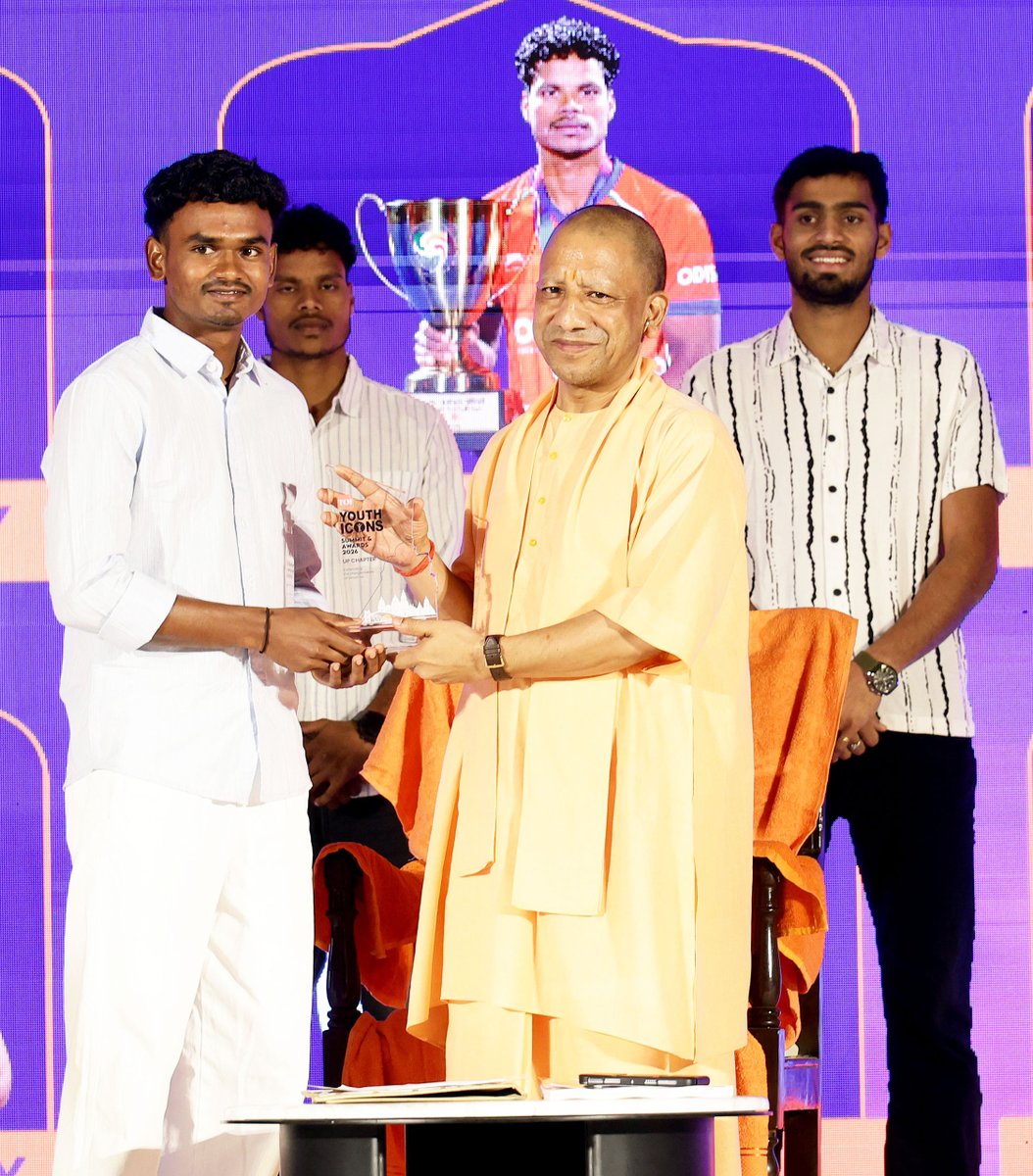 myogiadityanath's tweet photo. 'तब का यूपी, अब का यूपी' थीम पर @timesofindia द्वारा आज लखनऊ में आयोजित 'TOI Youth Icons Summit & Awards 2026 – UP Chapter' कार्यक्रम में सम्मिलित हुआ।

इस अवसर पर उत्तर प्रदेश के प्रतिभाशाली खिलाड़ियों तथा विभिन्न क्षेत्रों में उत्कृष्ट उपलब्धियां हासिल करने वाले युवाओं को 'टाइम्स ऑफ इंडिया यूथ आइकॉन अवॉर्ड्स' से सम्मानित किया।

जो प्रतिभाएं और आइकॉन कभी उपेक्षा के शिकार थे, आज 'नए उत्तर प्रदेश' में उन्हें अपनी प्रतिभा प्रदर्शित करने के अवसर मिल रहे हैं और विभिन्न मंचों पर सम्मान प्राप्त हो रहा है।

सभी सम्मानित Youth Icons को हार्दिक बधाई एवं Summit के प्रति मंगलमय शुभकामनाएं।