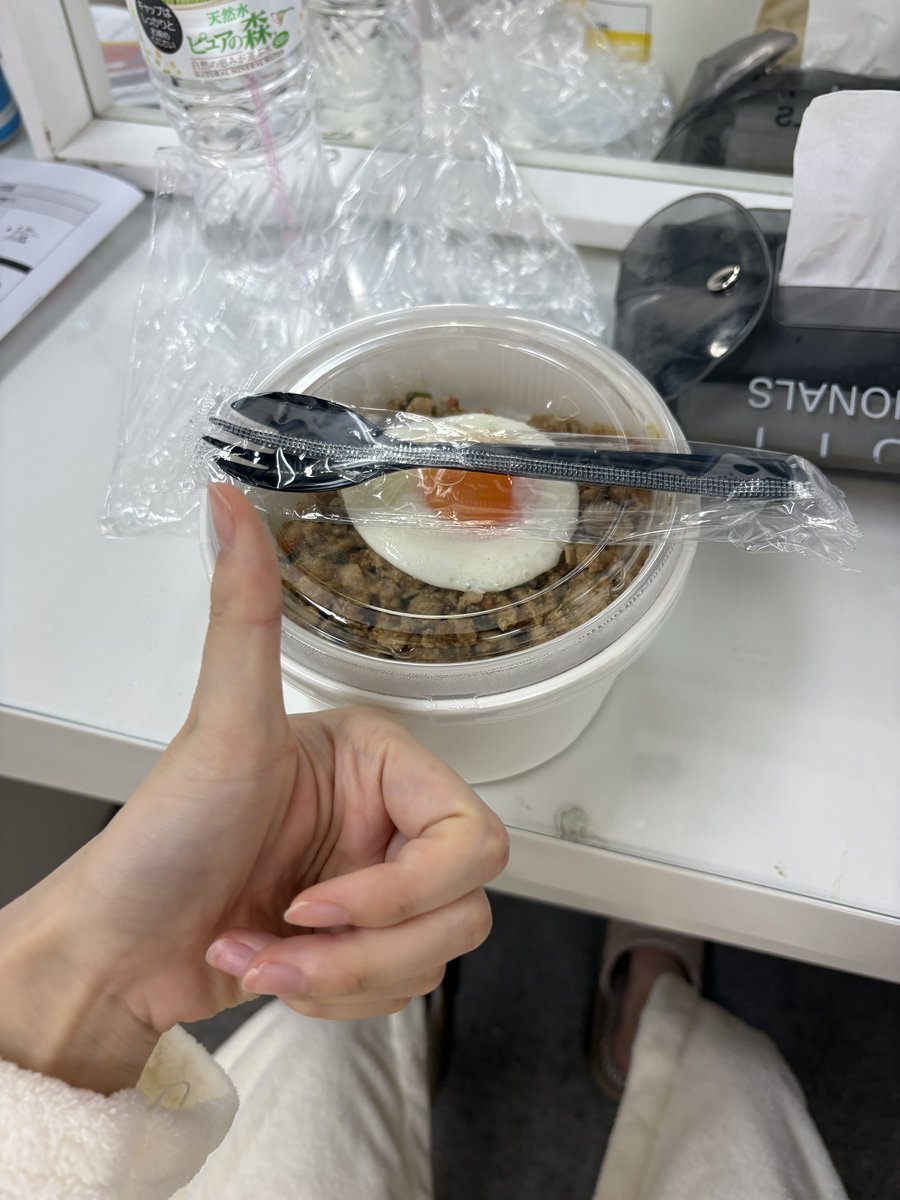 shimada_subaru's tweet photo. メイクさん「蓋取ったほうがいいんじゃない❓」 https://t.co/rS01KZGnZx