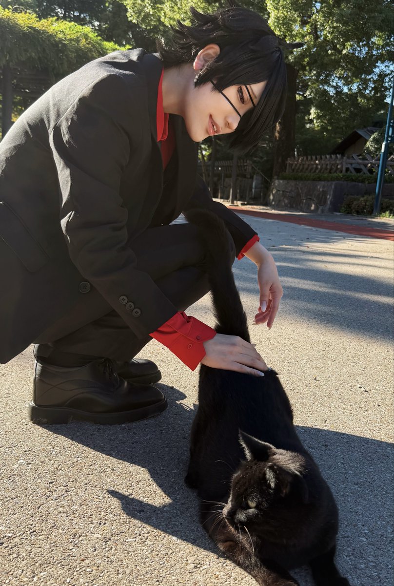 tonyuga_suki's tweet photo. *cos
おそくほう🍒
公園内にたまたま居らしたﾈｺﾁｬﾝに懐かれてニヤケが止まらない新橋🐈‍⬛ https://t.co/RDmndknUw0