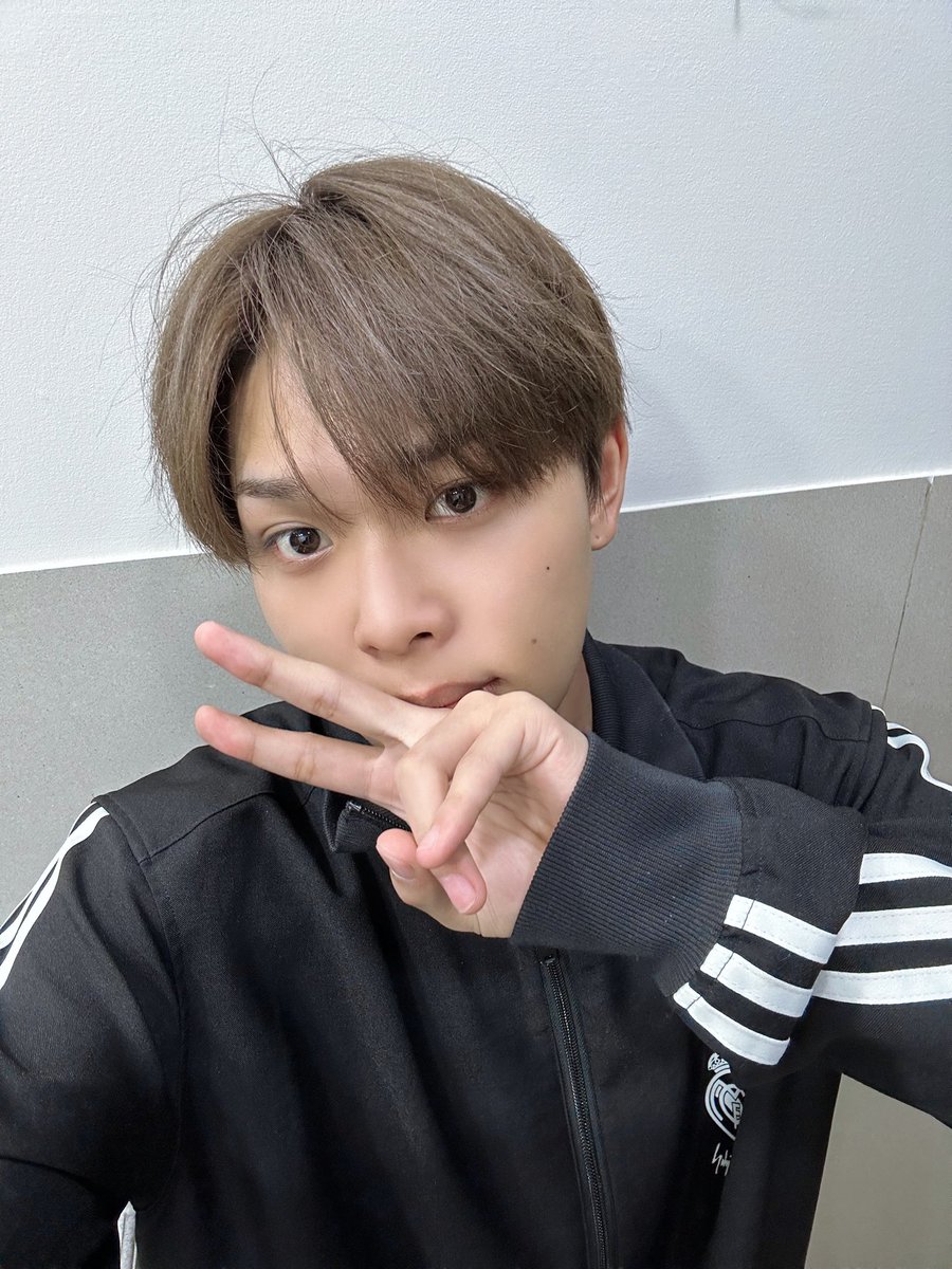 amaru_kickflip's tweet photo. Barefaced Maru’s visuals are heavenly😭🤍 https://t.co/F2XqsTACES