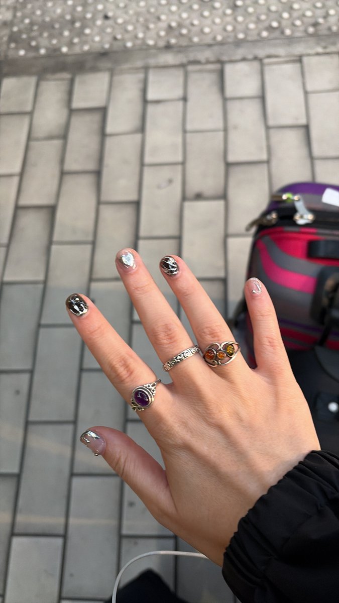 goldncatriever's tweet photo. Did my nails in Kyoto, so happy, Maki, Nico look please I’m swag like you 

#andteam #andteam_maki #andteam_nicholas https://t.co/p3A7vZhZlt