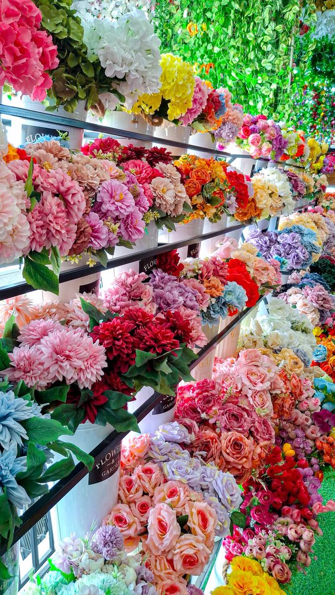 cozyycabin's tweet photo. Flower shop https://t.co/MdN2utMNXA