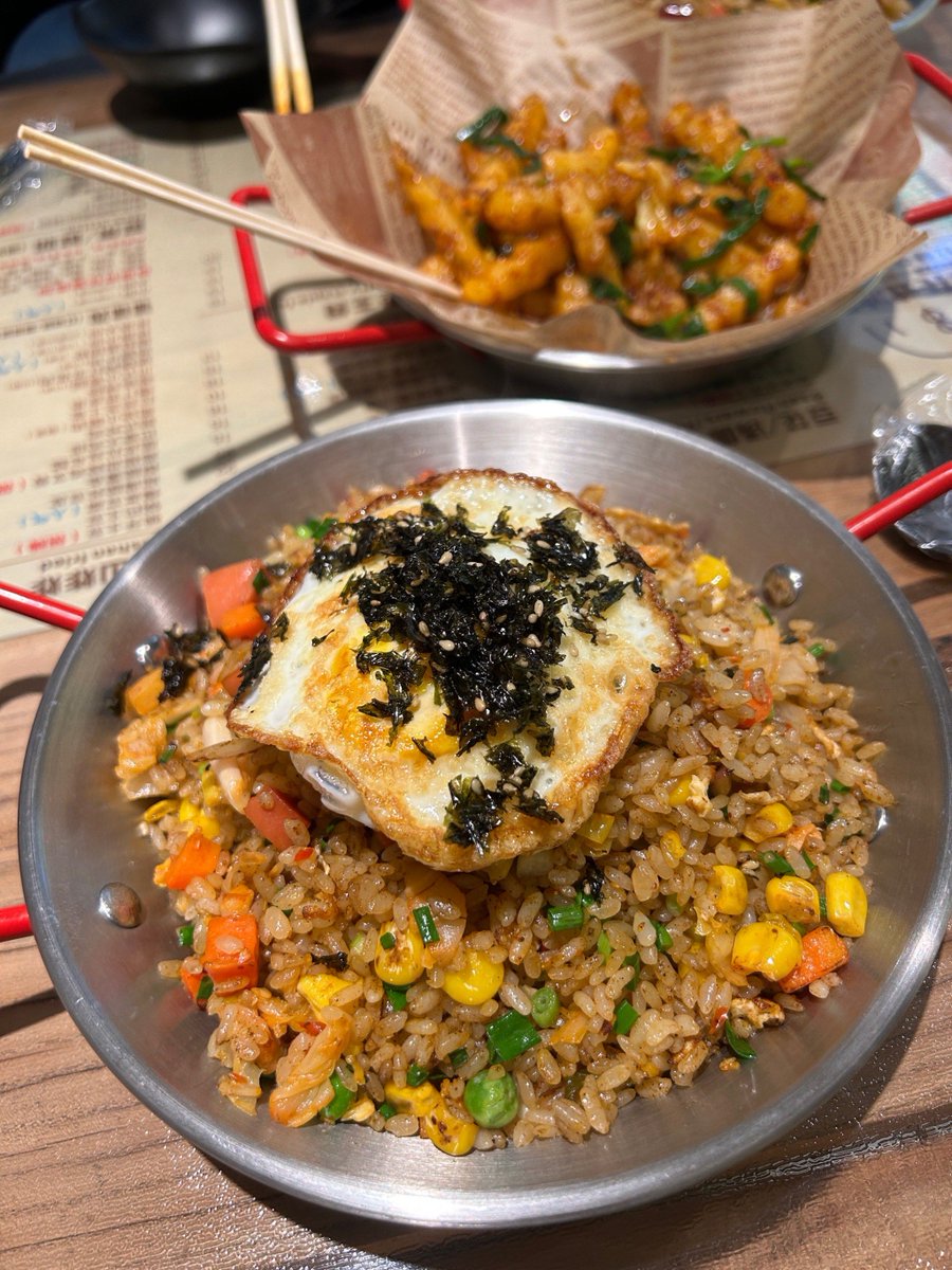 s_kmam_'s tweet photo. [食べ放題で腹パン！友達と楽しいチャーハンタイム] https://t.co/9jUPaFHACy