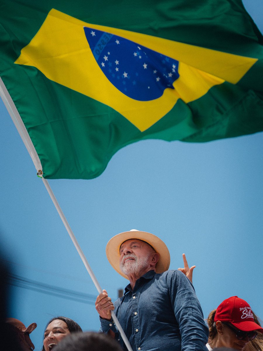 zzairasantos's tweet photo. Viva a vida q transformou as vidas dos brasileiros, viva a vida do maior estadista da América Latina. Vivas por sua vida Presidente Lula!!!! 
#LulaMaiorDoMundo 
#LulaOBrasilTeAma https://t.co/B3i86nvjDz