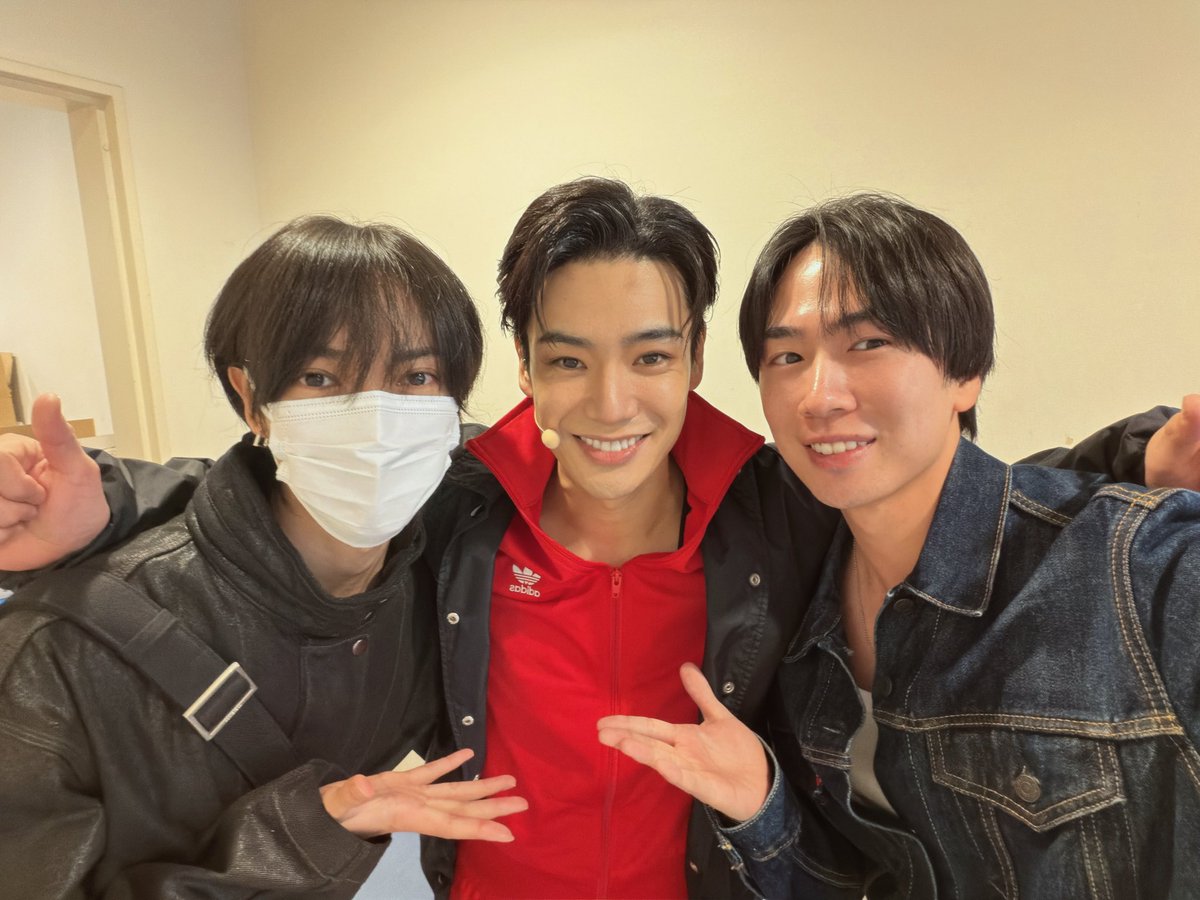 tomorrrro_56's tweet photo. ミュージカル『RENT』
観劇してきました！

圧巻の歌声に包まれ、とても贅沢で幸せな時間を過ごすことができました。

けんたろ君、すごすぎる。
#RENT https://t.co/iTFsYqGDJA