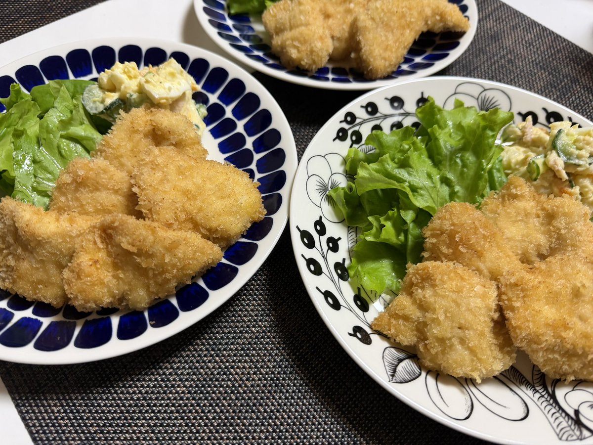mimiyopi's tweet photo. 今日の晩ご飯は鶏むね肉の
チキンカツだよ🐼
ポテトサラダも〜。 https://t.co/nREhyVlmOv