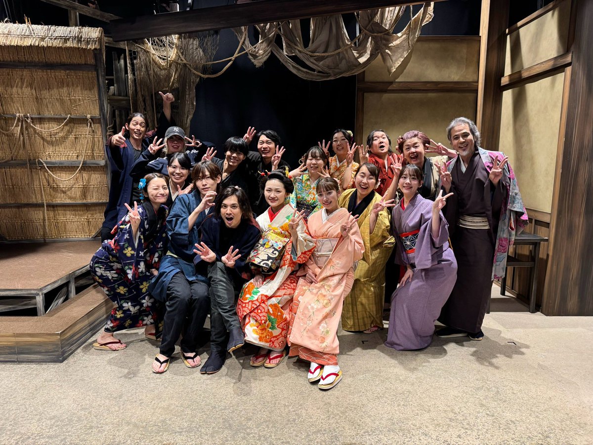 za_kurimon's tweet photo. 🐉ざ⭐︎けいこば🗡️第三期💚

先日は衣裳つきの稽古を全員揃って行いました🪭✨

あと1週間ほどで第三期開幕💚🔥🔥
どうぞお楽しみに‼️

👇チケットご予約こちらから‼️👇
https://t.co/PA5qFhsvGm

#晒場慕情 #3くりロン #くりもん https://t.co/XmVjb6CUjq