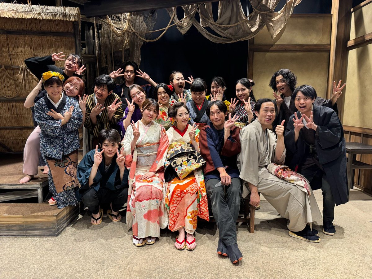 za_kurimon's tweet photo. 🐉ざ⭐︎けいこば🗡️第三期💚

先日は衣裳つきの稽古を全員揃って行いました🪭✨

あと1週間ほどで第三期開幕💚🔥🔥
どうぞお楽しみに‼️

👇チケットご予約こちらから‼️👇
https://t.co/PA5qFhsvGm

#晒場慕情 #3くりロン #くりもん https://t.co/XmVjb6CUjq