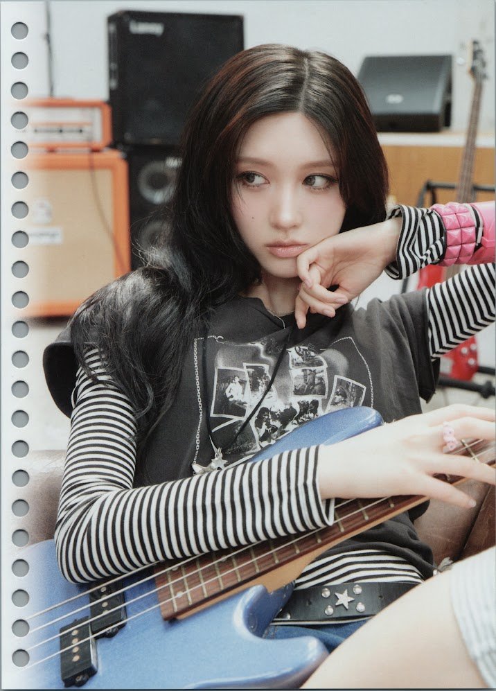 ivepics_'s tweet photo. [ALBUM SCAN] #GAEUL LOOKS CAN KILL LOVED IVE ver.    

© mnl96029017 https://t.co/5hndJ6fxGx