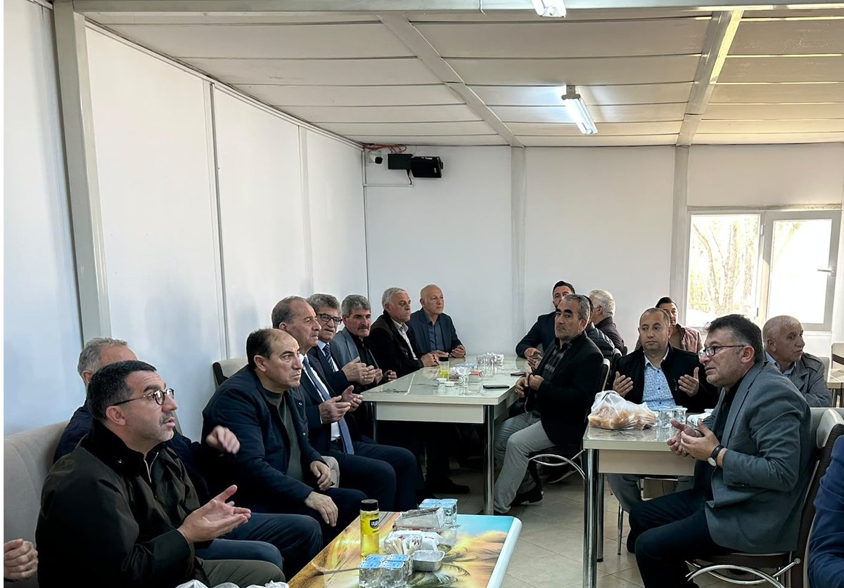 Ademcalkin's tweet photo. ▪️İl Başkanımız Muammer Sancar ile birlikte, Hakk'ın rahmetine kavuşan Merkez İlçe Başkanımız Mehmet Nuri Kişli'nin amcasının taziyesine katılım sağlayarak, merhuma Cenab-ı Allah'tan rahmet, Başkanımıza, ailesine ve akrabalarına baş sağlığı ve sabırlar diledik.

Mekânı Cennet olsun.