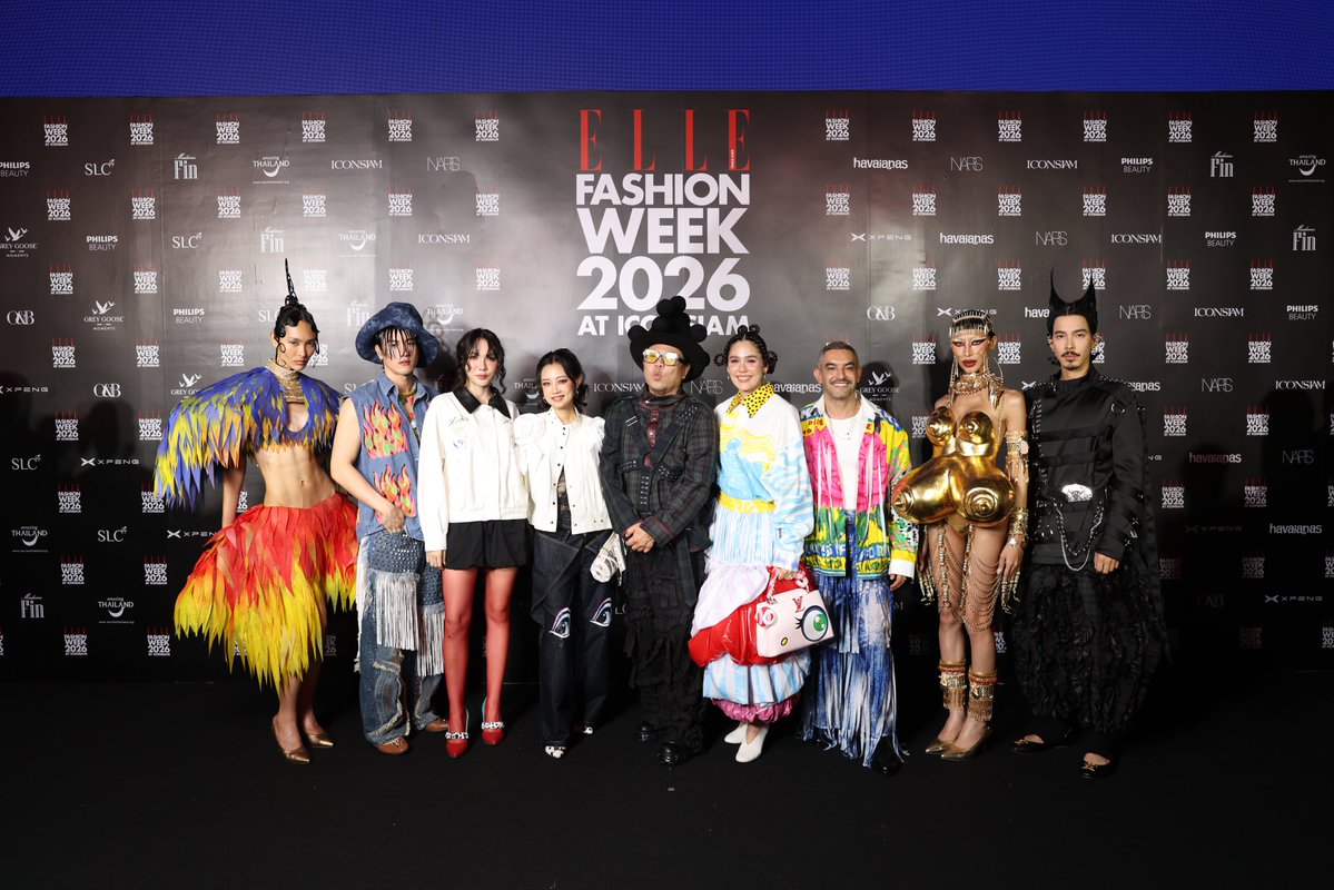 TrendyUpdate_th's tweet photo. ส่งท้าย! “ELLE Fashion Week 2026 at ICONSIAM” ปิดฉาก 4 วันสุดอลังการรวมตัวท็อปสตาร์สะเทือนรันเวย์-ฟรอนต์โรว์
.
#ELLEFashionWeek2026 #EFW26ATICONSIAM #SeeYouAtTheTent #ICONSIAM #Beckysangels #BeckyArmstrong #BibleWichapas #TeeteePor #ryujinpatji #auautnp #CharlotteAustin
.
เดินทางมาถึงวันสุดท้ายอย่างสมบูรณ์แบบสำหรับ ELLE Fashion Week 2026 at ICONSIAM สัปดาห์แฟชั่นระดับประเทศที่ตลอด 4 วันเต็มไปด้วยแฟชั่นสุดสร้างสรรค์และโมเมนต์น่าจับตา ภายใต้การดำเนินงานโดย บริษัท ดิจิเพรส จำกัด ผู้ถือครองลิขสิทธิ์ ELLE Thailand สื่อแฟชั่นและไลฟ์สไตล์ชั้นนำระดับโลก โดยปิดท้ายความประทับใจบนรันเวย์ริมแม่น้ำเจ้าพระยา ณ ริเวอร์ พาร์ค ไอคอนสยาม ในวันที่ 25 ตุลาคม 2569 ภายใต้คอนเซปต์ ‘Freedom’ ที่ชวนทุกคนปล่อยตัวตนให้เป็นอิสระผ่านแฟชั่น พร้อมได้รับการสนับสนุนจากพันธมิตรชั้นนำของประเทศไทย นำโดย ICONSIAM ร่วมด้วย การท่องเที่ยวแห่งประเทศไทย, Grey Goose, havaianas, Madame Fin, NARS, O&B, Philips Beauty, SLC Clinic & Hospital และ XPENG Thailand

คึกคักตั้งแต่หน้ารันเวย์ไปจนถึงฟรอนต์โรว์ เมื่อเหล่าซูเปอร์สตาร์ นักแสดง และศิลปินชื่อดังพร้อมใจกันมารวมตัวเฉลิมฉลองแฟชั่นครั้งสำคัญ นำโดยแฟชั่นไอคอน ชมพู่-อารยา เอ ฮาร์เก็ต พร้อมด้วย ใหม่-ดาวิกา โฮร์เน่, ไบเบิ้ล-วชิรญ์ภาส สุเมตติกุล, พีพี-ปุญญ์ปรีดี คุ้มพร้อม รอดสวาสดิ์, ตี๋ตี๋-วันพิชิต นิมิตภาคภูมิ และ ป๋อ-ศุภการ จิรโชติกุล, อู่อู๋-ธนภูมิ เศรษฐสิทธิกุล, ริวจิน-ทินภัทร ทัศนีย์ไตรเทพ และ แพทจิ-จิรชาติ บุษปวนิช, จูน-วรรณวิมล เจนอัศวเมธี, ลูกหมี-ปัญญาพัชร วังพงศ์สถาพร และ ซอนญ่า-ศรัณย์ภัทร์ พีเดอร์เซน, กรีน-อัษฎาพร สิริวัฒน์ธนกุล, ลุค-อิชิคาว่า พลาวเด้น, พิมมา-พิมพ์มาดา ใจสักเสริญ วง PiXXiE, โยโกะ-อาภัสรา เลิศประเสริฐ ฯลฯ ที่ต่างจัดเต็มลุคแฟชั่นสุดโดดเด่นมาร่วมสร้างสีสันให้ค่ำคืนสุดท้ายของ ELLE Fashion Week 2026 at ICONSIAM

บนรันเวย์ยังอัดแน่นด้วยโชว์ไฮไลต์จากหลากหลายแบรนด์ เริ่มต้นด้วย WACAY ที่ยกทัพแฟชั่นไอคอนแห่งยุคมาร่วมถ่ายทอดคอลเลกชัน ‘WACAY GARDEN’ นำโดย เบ็คกี้-รีเบคก้า แพทรีเซีย อาร์มสตรอง, เมเบิ้ล-สิริวลี สิริวิบูลย์, เพิร์ธ-วีริณฐ์ศรา ตั้งกิจสุวานิช, มอส-ภาณุวัฒน์ โสประดิษฐ และ แบงค์-มณฑป เหมตาล, แอนโทเนีย โพซิ้ว, กวาง-วรรณปิยะ ออมสินนพกุล,  พริกขิง-สุรีย์ญะเรศ ยะคะเรศ, นินน่า-ญาณิน โอภาสสถาวร, ชเว ซึงโฮ, อ๊อตโต้ และ แมดดอค สมาชิกวง DICE ฯลฯ ถ่ายทอดเรื่องราวของความงามที่ไม่จำเป็นต้องสมบูรณ์แบบ ผ่านความแตกต่างระหว่างความสดใหม่และความร่วงโรย ความนุ่มนวลและความแข็งแกร่ง รวมถึงความหวานและความขม ที่มาบรรจบกันอย่างมีเสน่ห์บนรันเวย์ ต่อด้วย ICONCRAFT กับโชว์ ‘The Living Thai Wisdom’ ที่นำเสนอภูมิปัญญาไทยในมุมมองร่วมสมัย ผ่านงานฝีมือและความคิดสร้างสรรค์ของคนรุ่นใหม่ ถ่ายทอดผ่าน 3 บทจาก 3 นักออกแบบ พร้อมเหล่าคนดังที่มาร่วมเดินแฟชั่นโชว์ ได้แก่ ภีมธนัช-ทีเจ-สกาย-ฟารีส-โตโต้ 9214KIDS, พั้นช์-ภัทรวดี ธาดาเจริญภักดี วง Kiismet, บิลลี่-ภัทรชนน และ แฟรงกี้-วีรภัฎ อ่อนสะอาด ก่อนส่งต่อความสนุกด้วยโชว์ปิดท้ายจาก HOOK’S PRESENTED BY O&B กับคอลเลกชัน ‘THE MOTHERSHIP’ ที่เริ่มจากจินตนาการว่าหากผู้มาเยือนจากนอกโลกเดินทางมาถึงประเทศไทยวันนี้ พวกเขาจะได้พบ ‘ความเป็นไทย’ ในรูปแบบใด เป็นแฟชั่นโชว์แบบเพอร์ฟอร์แมนซ์ พิสูจน์ว่าสามารถพาความเป็นไทยเดินออกไปบนถนน เข้าไปในปาร์ตี้ หรือแม้แต่ออกไปนอกโลกได้ โดยมี จี๋-สุทธิรักษ์ ทรัพย์วิจิตร, อิน-จักราสินธุ์ อัศวธนะชัย และ ฟลุ๊คกะล่อน-ธรรณพ แสงโอสถ มาร่วมเฉิดฉายบนรันเวย์

นับเป็นการปิดฉาก ELLE Fashion Week 2026 at ICONSIAM ตลอด 4 วันอย่างสมบูรณ์แบบ กับการรวมพลังของดีไซเนอร์ไทย แฟชั่นไอคอน ศิลปิน และนักแสดง ที่มาร่วมถ่ายทอดตัวตนผ่านแฟชั่นภายใต้แนวคิด ‘Freedom’ และสร้างอีกหนึ่งบทสำคัญให้กับวงการแฟชั่นไทย ขอขอบคุณทุกแรงสนับสนุนที่มาร่วมเป็นส่วนหนึ่งของ ELLE Fashion Week 2026 at ICONSIAM แล้วพบกันใหม่ในปีหน้า

ติดตามข่าวสารอย่างใกล้ชิดได้ทุกช่องทางของ ELLE Thailand ช่องทางออนไลน์ https://t.co/XkKHyXHuQr, Instagram: @ellethailandofficial, Facebook: ellethailandmagazine, X: ELLEThailand, TikTok: @ellethailand
.
🔗: https://t.co/NwUzPsX8CS