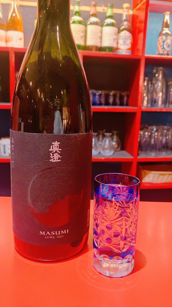 kojinyoro's tweet photo. 宿泊ホステルで日本酒無料タイム！有料日本酒も注文しつつ、まったりひとりで過ごしてる。次は温泉入るぞー！ https://t.co/iql5evoQ6f