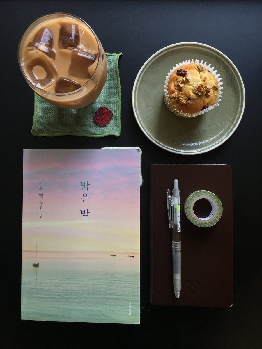 f1uster's tweet photo. #독서계트친소 #일상계트친소 #겹친소 

책 카페 영화 음악 없으면 못 사는 사람
수제 트윗 많이 말아주는 트친 원해요 
좋아하는 거 많이 얘기하고 나누기로 해🫰🫰 https://t.co/K1cLeivd1L