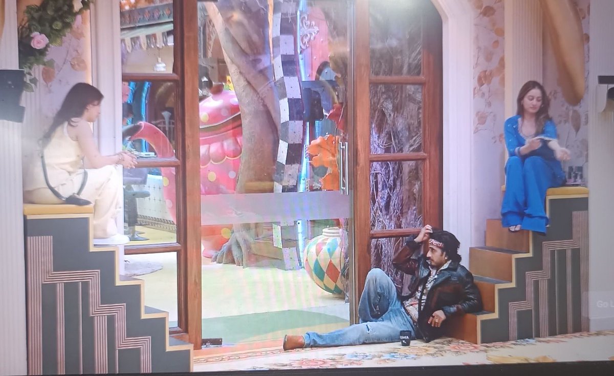 sigmahumein's tweet photo. Straight out of a movie scene.
I have to buy that brown leather jacket man.

#QaziTouqeer | #QaziKeRockstars https://t.co/ieHdf4jsJQ