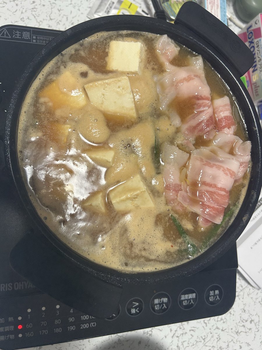 Awayuki_drop's tweet photo. 鍋パ練習の画像！！
アクを抜いてこうっ！
いただきます！ https://t.co/bQS8gE4puN