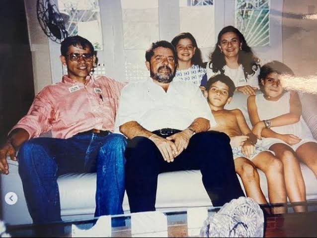 RafaelFonteles_'s tweet photo. Hoje é dia de celebrar a vida do nosso presidente @LulaOficial!

Um dos maiores estadistas da nossa história, cuja trajetória se entrelaça com a luta de milhões de brasileiros por um país mais justo, soberano e democrático, e por uma vida mais digna.

Que honra caminhar ao seu lado nessa jornada, nesse momento tão importante! Parabéns pelos 81 anos e por seguir firme no compromisso com a democracia e com o povo brasileiro.