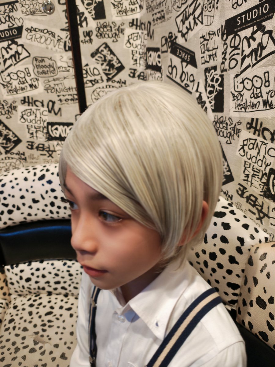 Kumi_Fuji_Maru's tweet photo. 仮面ライダーゼッツファイナルステージ、最後の日のお昼に観に行く事ができました！
焼きおにぎり食べてから向かいました〜💪

全員が凄くカッコよくて（特にジーク）
興奮して感動して豪華で、また明日から学校かぁーってさびしくて、なかなか眠れなかったから、おてだまジークとドォーンをぎゅ～して寝ました。

出演者の皆さん、スーツアクターの皆さん、スタッフの皆さん、本当にお疲れ様でした！　
素敵な作品ありがとうございました！

カオスドォーン、めちゃカッコいいね✨
びっくりしたよ💜

さびしいなぁって思ってたけど、、、
11月の終わりにはゼッツの一番くじがあるし、来年の2月にはカオスドォーンとサングラスジーク届くし、4月にはファイナルステージのDVDが届くし、
こういう所でも普段も皆さんがゼッツのお話してくれるから、まだまだ終わらないね✨
ずっと大好きでいるからね！

本当にお芝居も動きもカッコよいジークと仮面ライダードォーンを #天野浩成 さん 
#高田将司 さん🎂🍾✨ が作ってくれて、その中に幼少期の少年ジークでいられたことは宝物です。

僕はちょこっとなのに、凄く気にかけてくれて、天野さん、本当に本当にありがとうございます✨

あのね、天野さんは、優しいとカッコいいと面白いが体中にパンパンに詰まった人なんだよ！
だから僕は、天野さんをずっと応援して、大好きでいて、天野さんみたいにカッコ良く大きくなれるように頑張ります☺️

ファイナルステージのカプセムは、富士見さんとセブンの莫ちゃんだったよ♫
キーホルダーの富士見さん、赤ちゃんみたいになっちゃった😆

まるくんでした！

「大人ジークへ
　今まで、いっ〜ぱい頑張ってくれてありがとう。
　いつも見てたし、客席からも見てたよ！
　カッコ良すぎだよ！　増えたり凄いよ！
　穴も小さくしてくれてありがとうね。
　これからは、１とか数字を気にしないで、ジークはジークで進んで行こうね！
　莫ちゃんもありがとう。
　パニちゃんもずっとありがとう。でもバイバイね！
　さあ、とびっきりの悪夢を楽しもうぜ〜。
　ちっちゃいジークより」

#ゼッツFS #ジーク 
#仮面ライダードォーン
#少年ジーク #ちっちゃいジーク #藤元萬瑠
#仮面ライダーゼッツ