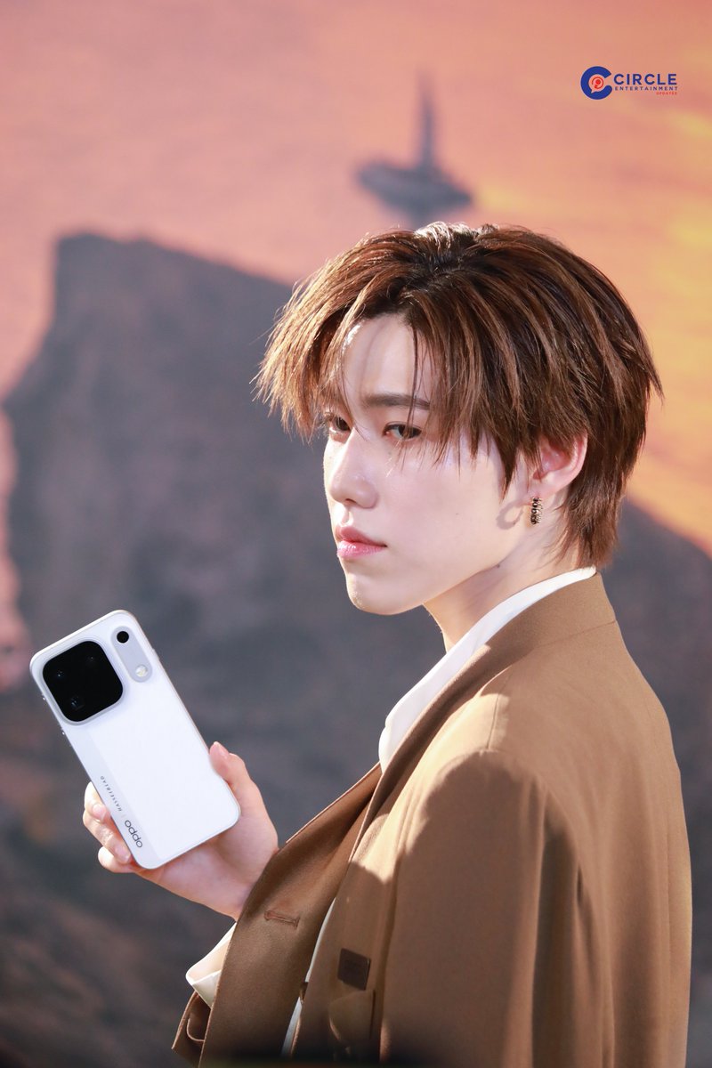 circle_update's tweet photo. “พีพี กฤษฏ์”  ในงาน OPPO Find X10 Series Launch Event 🤍✨

PP KRIT OPPO FINDX10 LAUNCH

#OPPOFindX10SeriesTHxPPKRIT
#PPKritt #พีพีกฤษฏ์
#OPPOFindX10SeriesTH https://t.co/Q7VXSZGVoS
