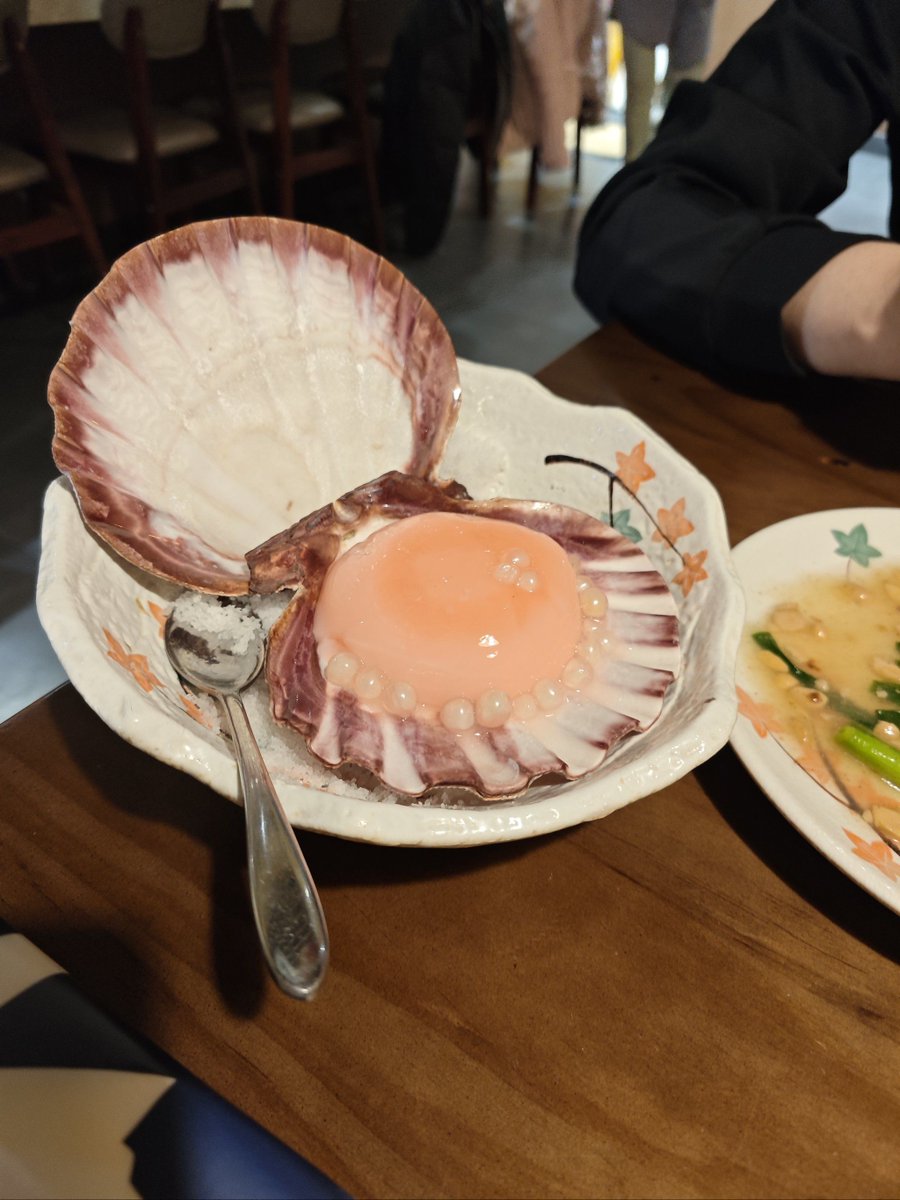 iQXVI8mcrisfWQc's tweet photo. 先日、知り合いの纤坦さんが作った手料理の匂いが廊下まで漏れてて、ついつい嗅いでしまったら、なんと腥い匂いだった！それに彼女の姓は実は「腥姓」だと聞いてびっくり！ https://t.co/kWWNDd0bJc