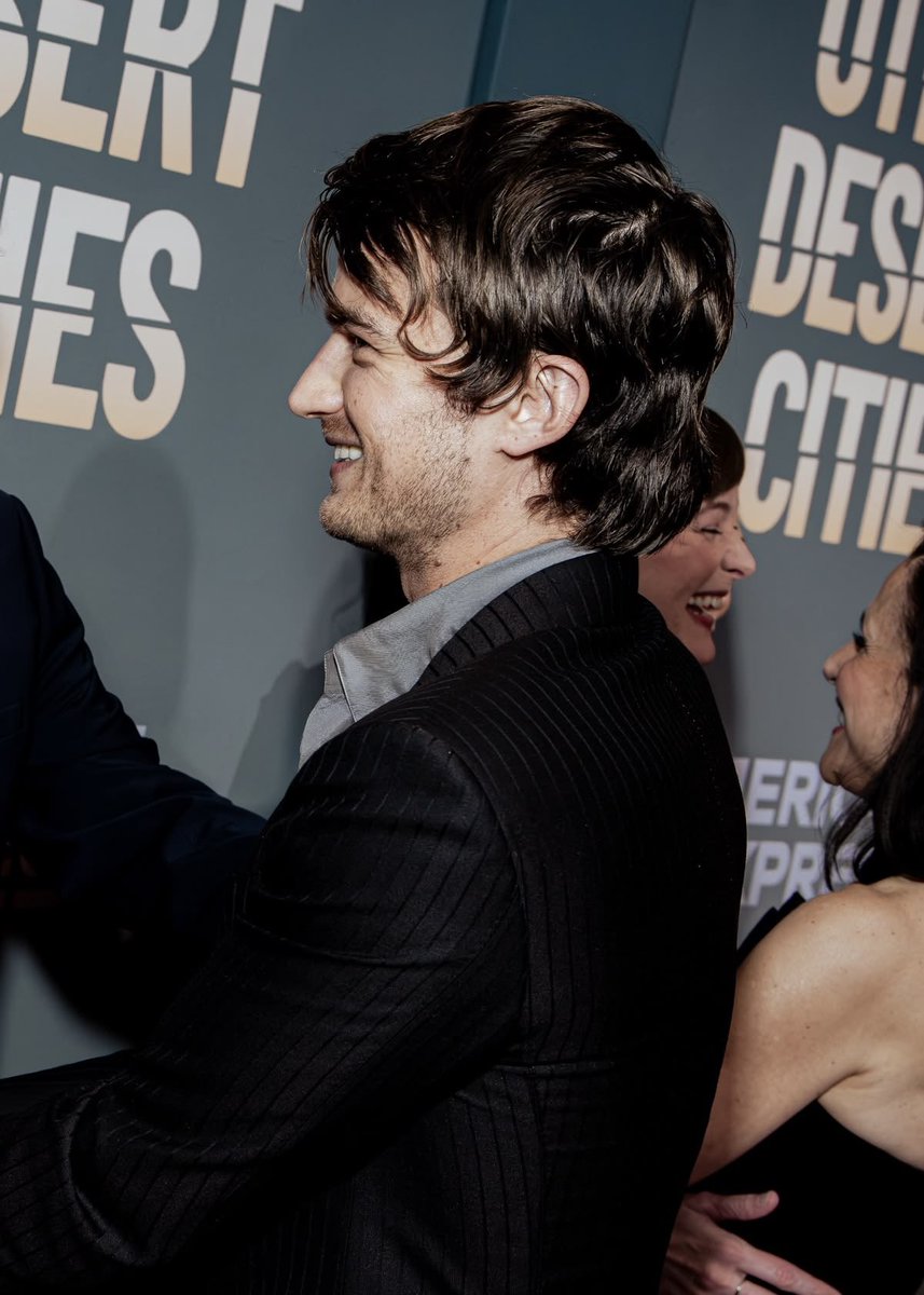 steddiehoney's tweet photo. and the Nose Of The Year™️ award goes to: JOE KEERY! congratulations on that beautiful pointy sniffer! https://t.co/HNG9a8sgh9