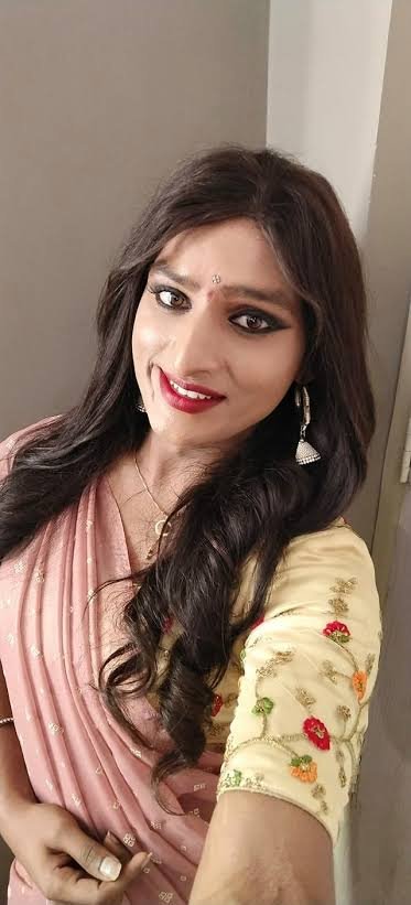 CRUSH9100's tweet photo. Chustene modda lestunthe notlo pettenchukoni gudheyali https://t.co/ZvjTVScr3S
