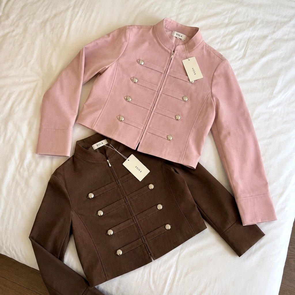 jyelss's tweet photo. siapa yang gak naksir sama military crop jacket ini??? warnanya kalem dan feminin ~ 🍨 cocok buat kalian yang suka vintage aesthetic https://t.co/bo5iyAUpdd